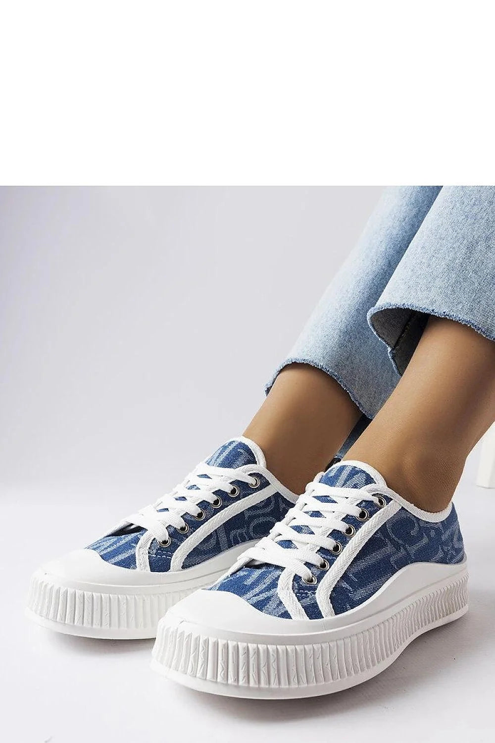 Sneakers femme style casual denim bleu motif blanc semelle blanche plateforme tige basse ajustable confortable mode été