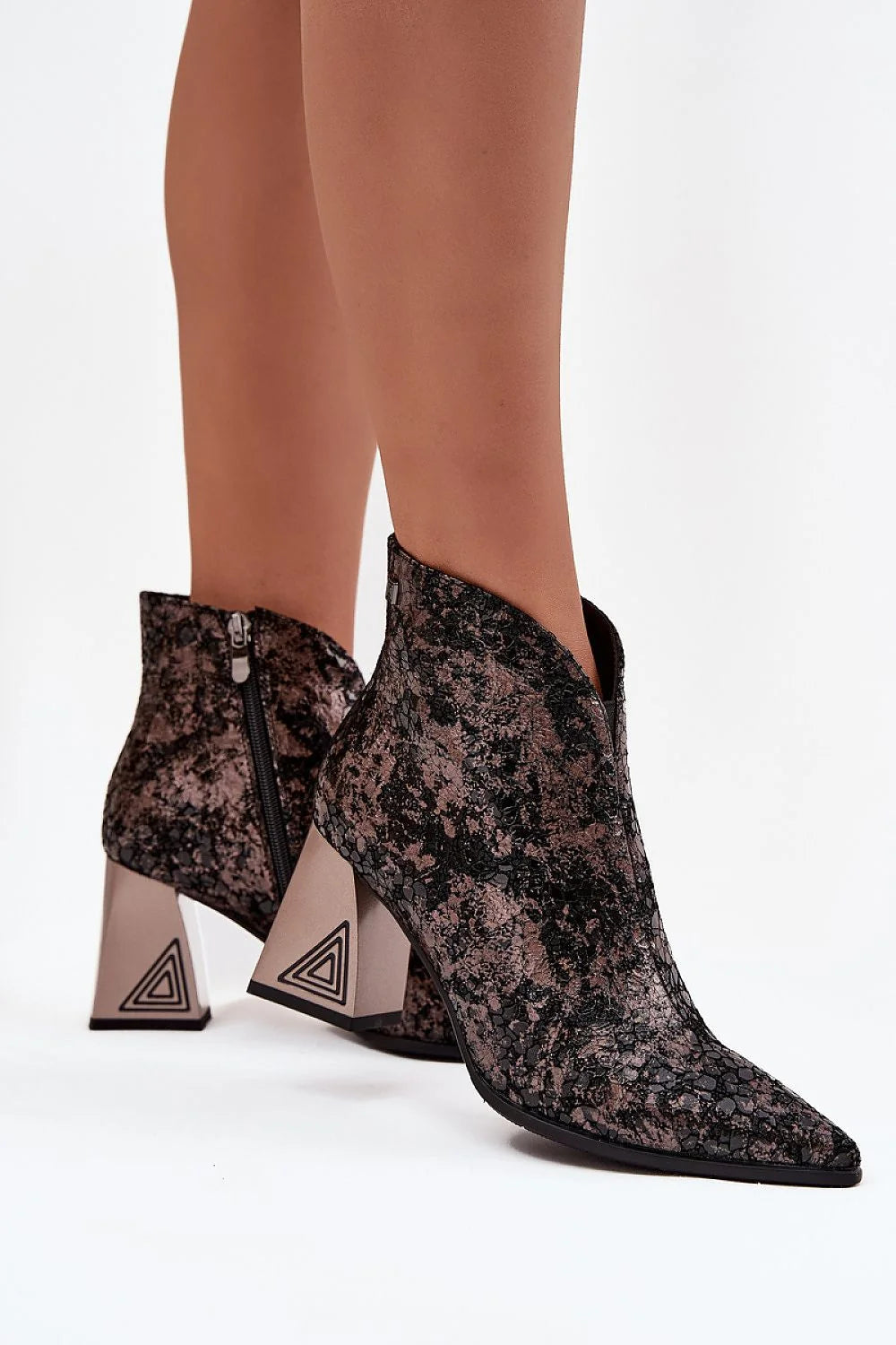 bottines femme cuir naturel bout pointu talon bloc 8cm motif géométrique tige texturée brocart métallisé noir bronze fermeture zippée rembourrée