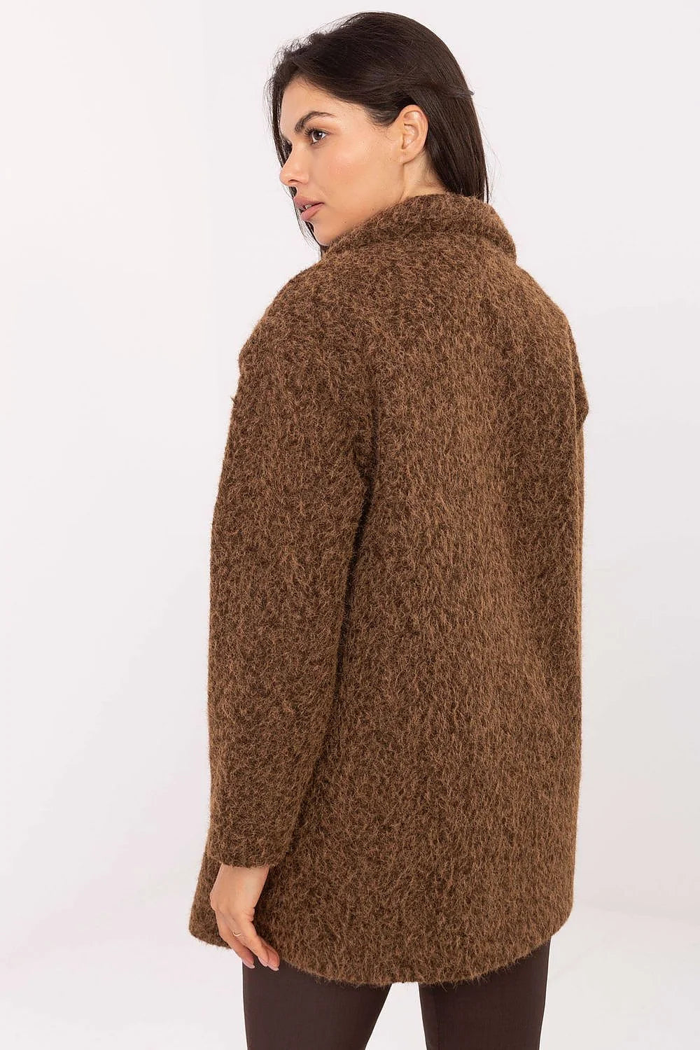 manteau femme mi cuisse laine bouclée marron chocolat col tailleur coupe oversize manches longues deux boutons dorés texturés douillet chic