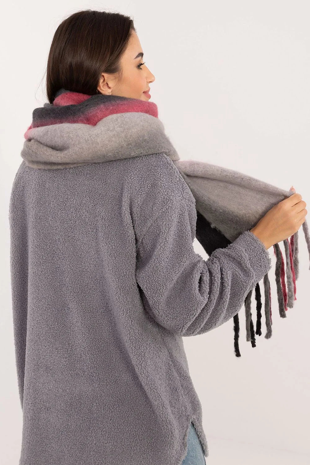 Écharpe longue en mohair et laine design dégradé couleurs rose rouge gris noir franges longues femme automne hiver