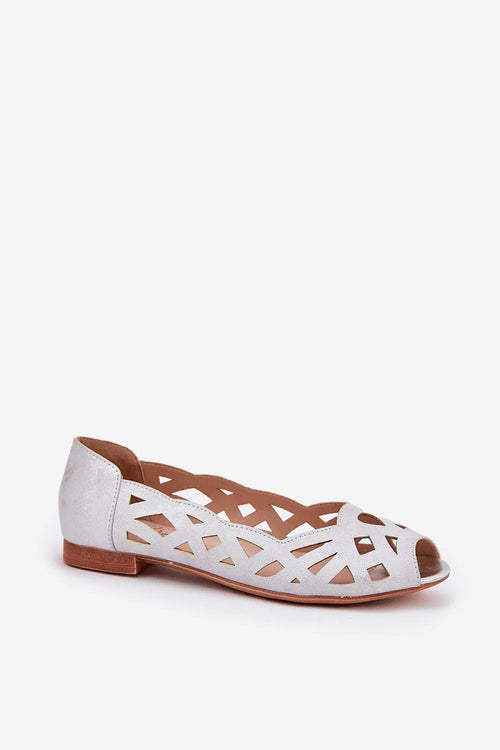 Ballerines Jezzi Step in style ouvertes laser découpées motifs géométriques cuir écologique semelle bois naturelle blanc cassé doré perles femmes