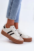 Chaussures de sport modernes pour femmes design élégant style rétro-chic cuir artificiel beige blanc noir semelle plateforme basse