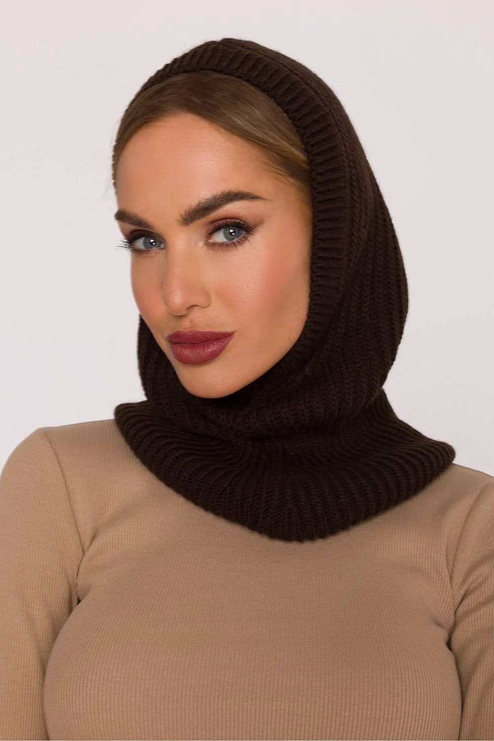 balaclava cagoule snood tubulaire côtelée tricotée marron foncé thermique isolante extensible ajustée col montant confortable douce respirante urbaine