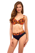 Bikini féminin moderne audacieux motif léopard vibrant couleurs rouge noir orange bretelles ajustables bonnets rembourrés maillot de bain tendance femmes plage piscine