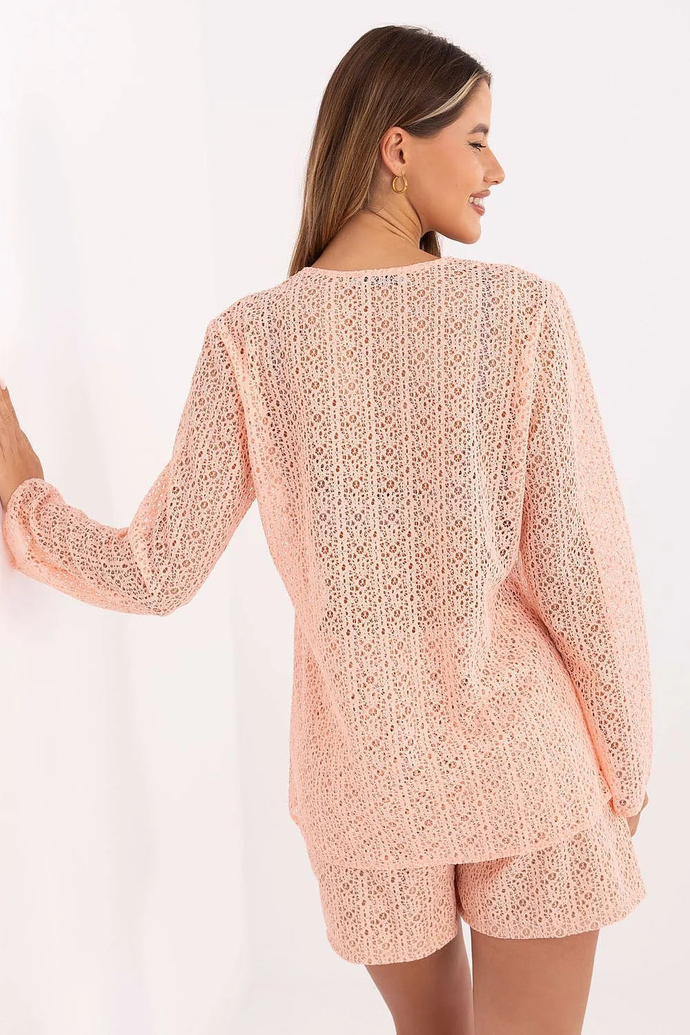 ensemble féminin dentelle ajourée rose pêche chemise manches longues tunique nouée liens short taille élastique ample légère bohème estivale romantique