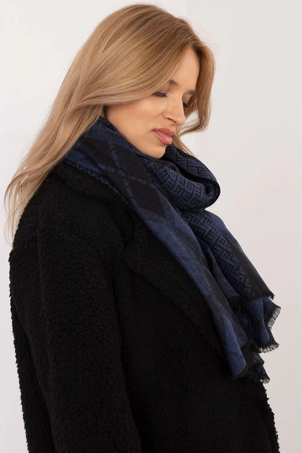 Foulard élégant en viscose motif géométrique losangé bleu marine et noir, large, doux, pour femmes