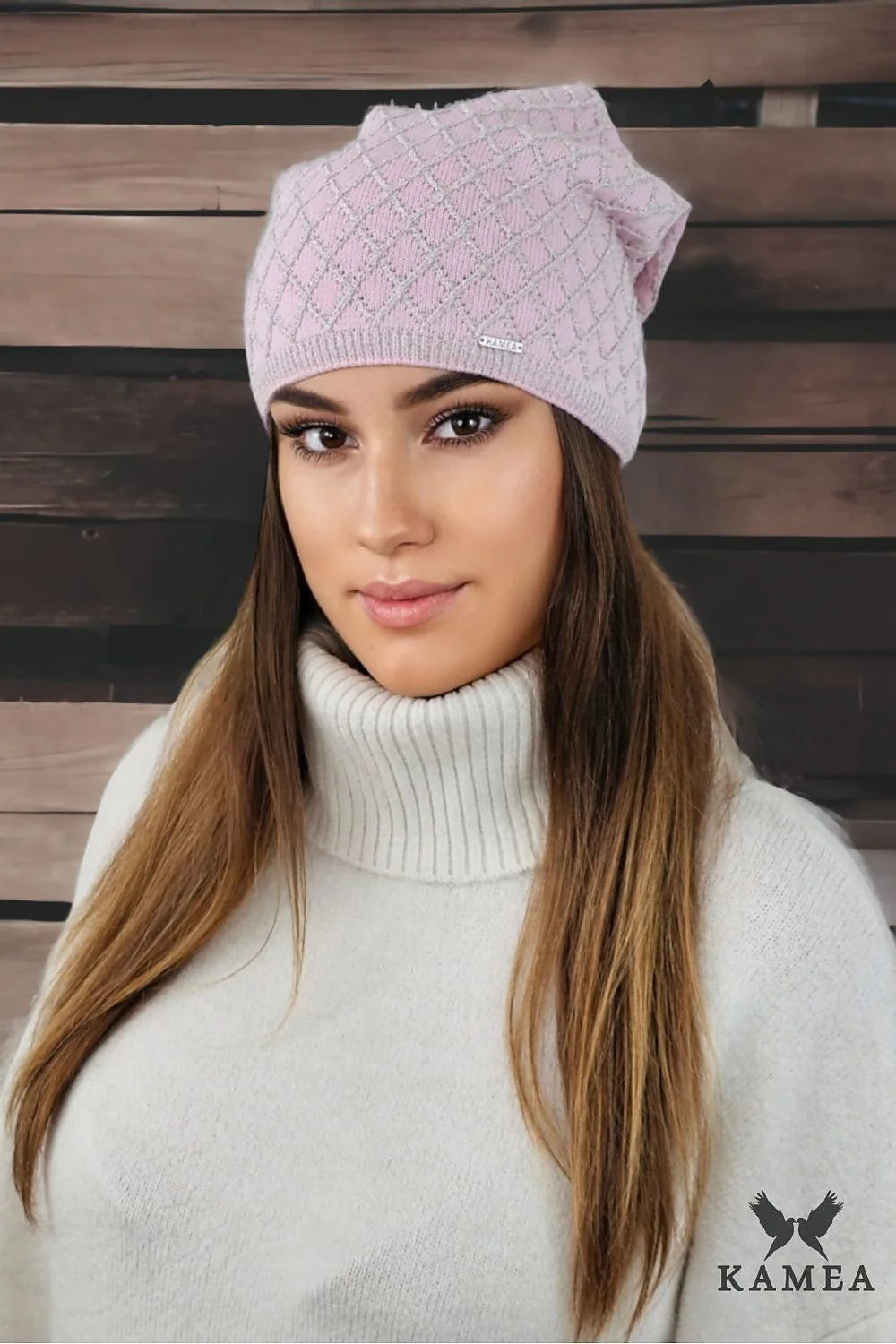 bonnet femme élégant viscose rose pâle losanges argentés tricot relief slouchy ample nœud fils métallisés bord côtelé
