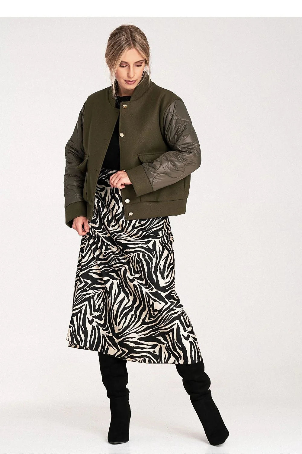 veste bomber courte kaki femme corps laine mélangée structurée manches matelassées nylon brillant col mao boutons pression dorés