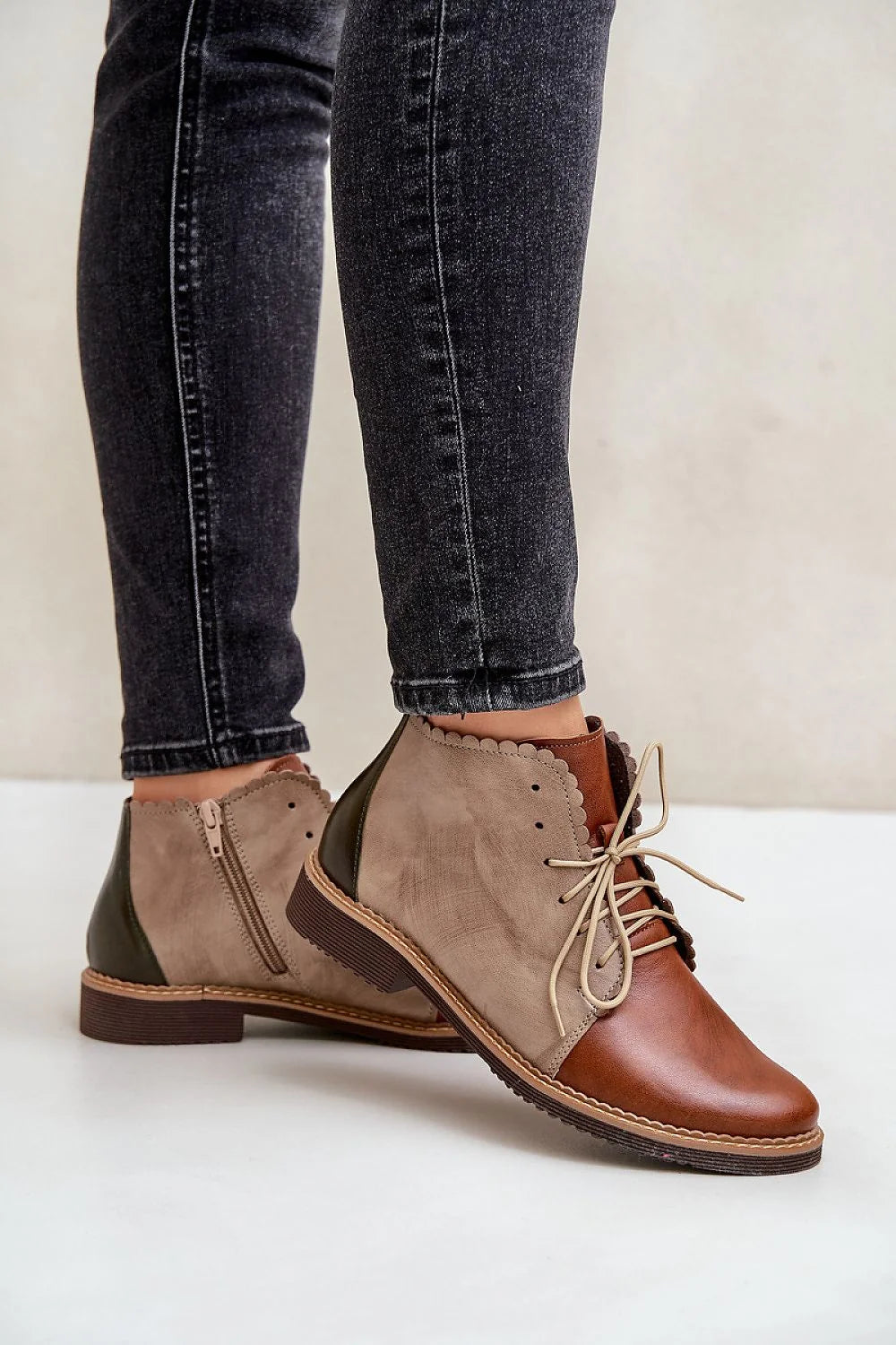 bottines cuir naturel talon plat lacées zippées bouts arrondis classiques confortables chaudes quotidiennes automne hiver