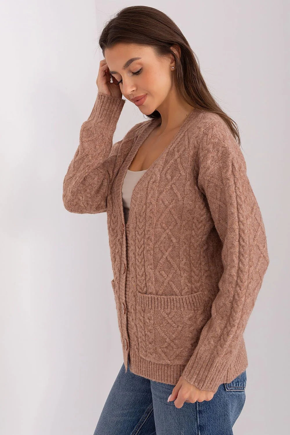 cardigan femme gilet maille torsadée vieux rose oversize col V profond gros boutons contrastés poches plaquées