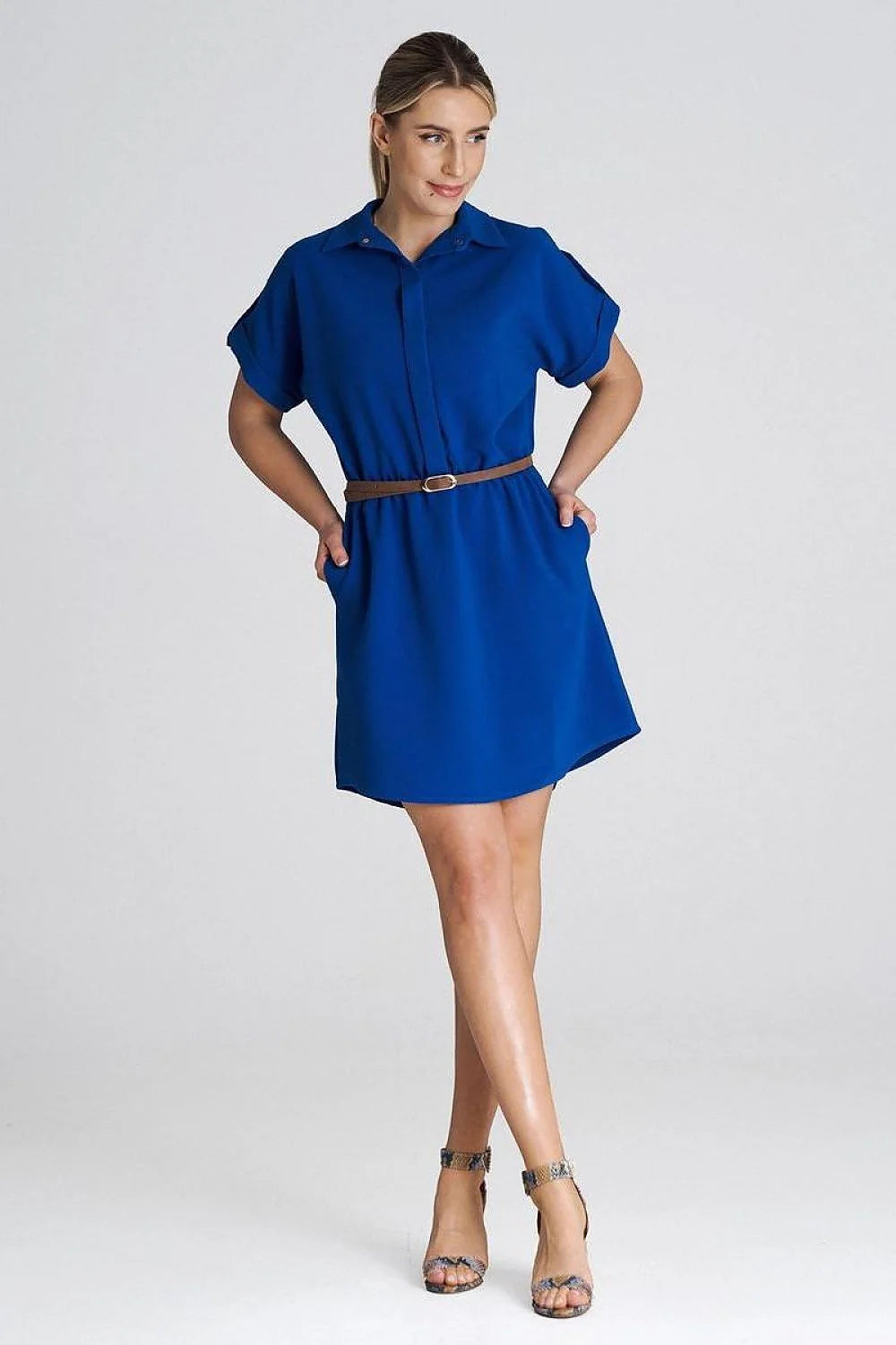 Robe féminine moderne style décontracté couleur bleu royal manches courtes col chemise ceinture taille ajustable polyester élasthanne viscose femme