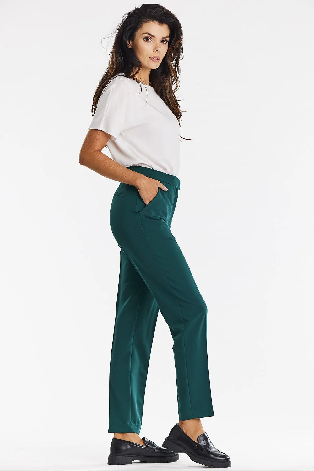 ensemble Awama femme haut col rond manches courtes pantalon cigarette taille haute vert émeraude crêpe fluide fuselé
