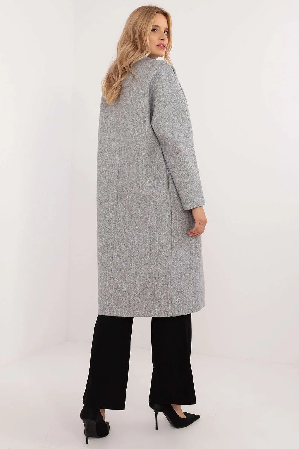 Manteau Och Bella pour femmes, design classique, couleur gris clair, coupe droite, laine mélangée, boutons foncés, poches latérales, doublure intérieure, manches longues, style intemporel, confort optimal, occasion versatile, vêtement élégant
