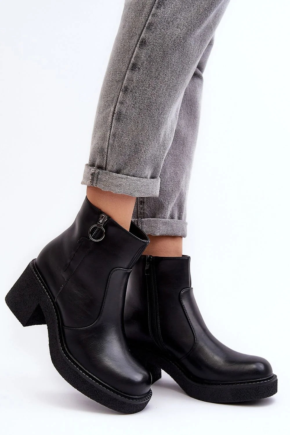 Bottes pour femmes style moderne minimaliste cuir écologique talon massif plateforme fourrure intérieure fermeture éclair