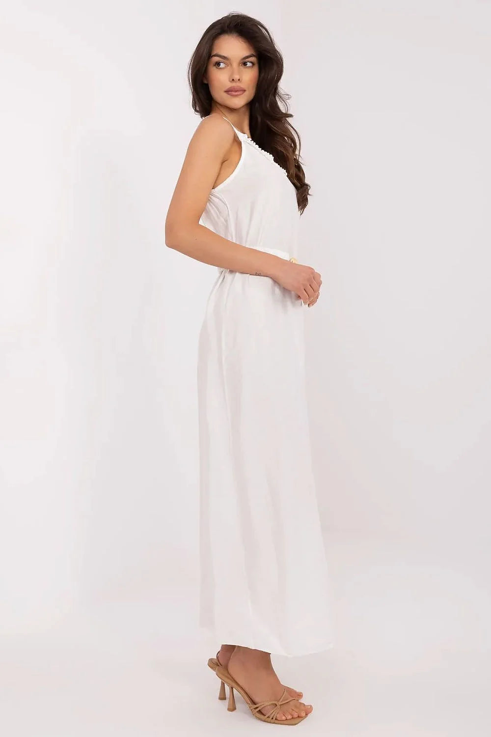 Robe longue blanche design élégant intemporel bretelles fines ceinture dorée coton respirant été femme