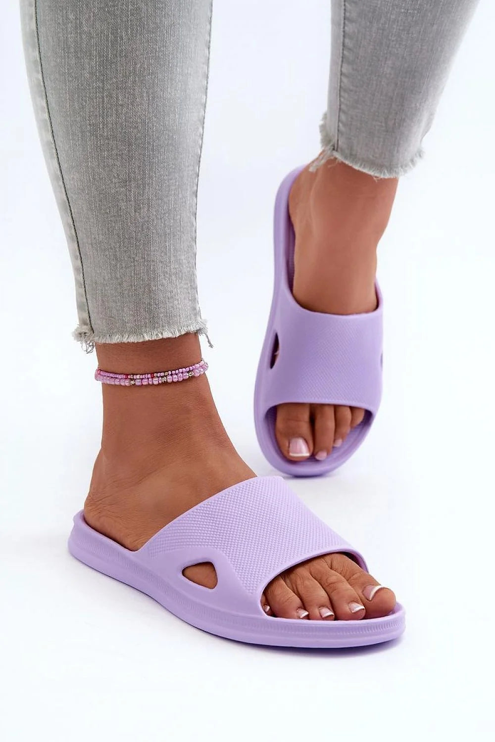 sandales femme lilas pastel mousse EVA légères amortissantes semelle épaisse ergonomique bride large ouverte texturée quadrillé découpes latérales