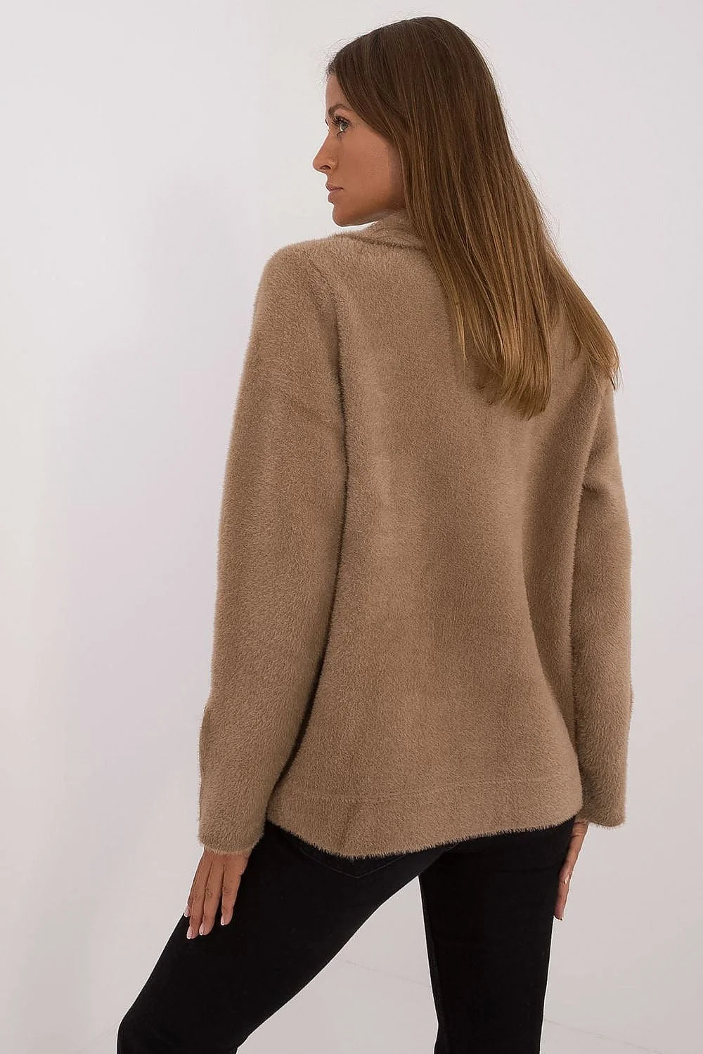 Veste élégante pour femme beige longue manches fermée boutons-pression poches zippées coupe ajustée fourrure synthétique