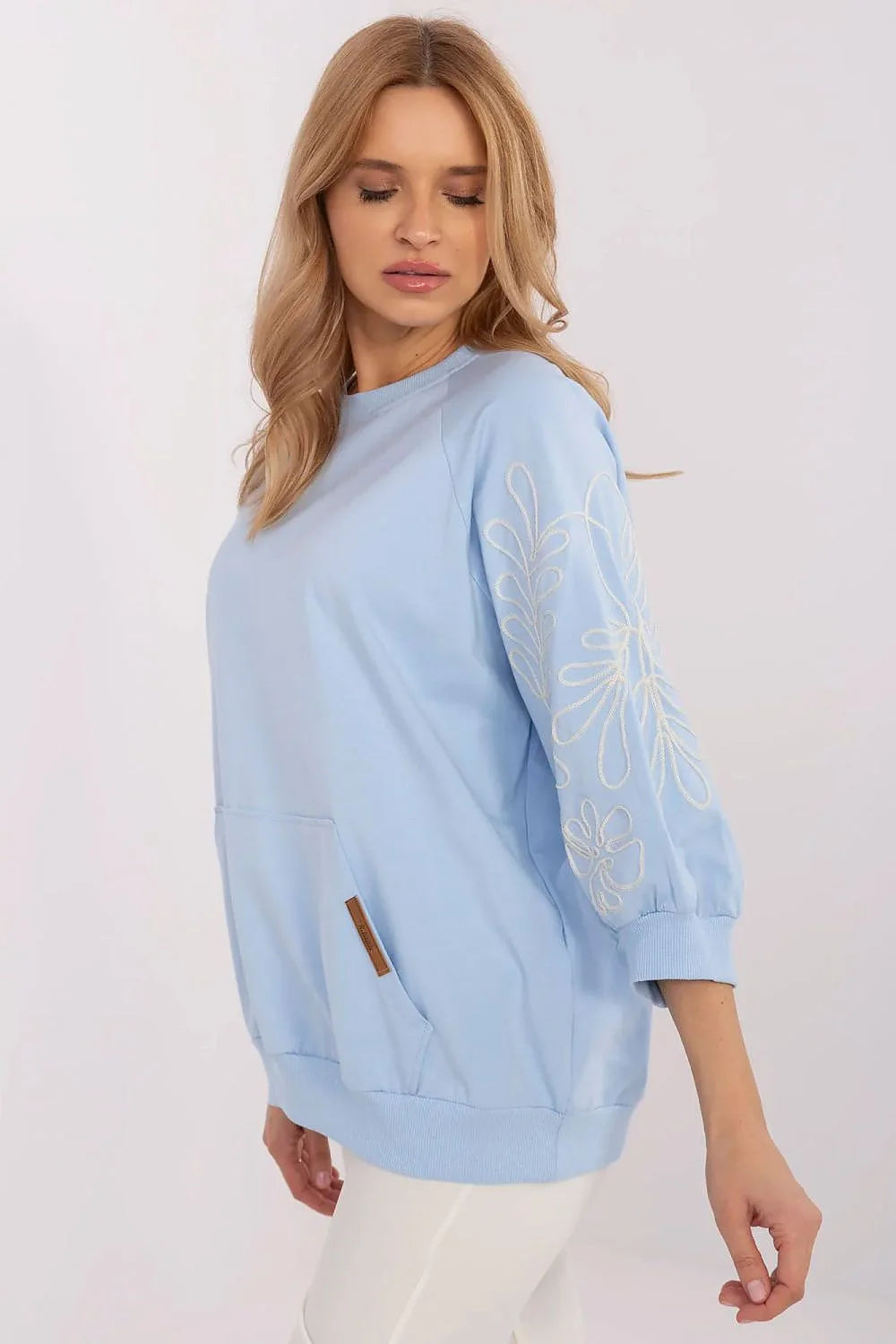 Sweatshirt femme bleu clair manches longues broderie florale confort style urbain quotidien