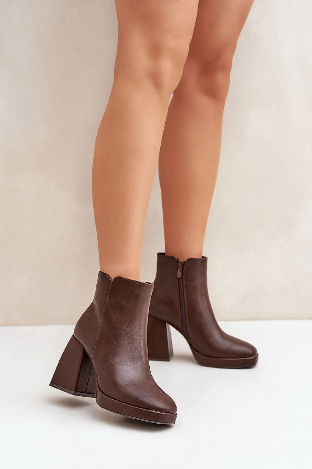 Bottines pour femmes élégantes cuir artificiel talon block fermeture éclair couleur marron foncé taille ajustable bottes automne hiver