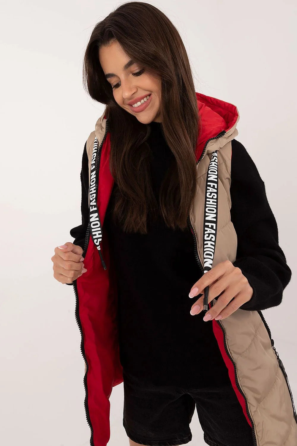 Gilet sans manches double face polyester matelassé beige taupe rouge vif ajusté capuche femme
