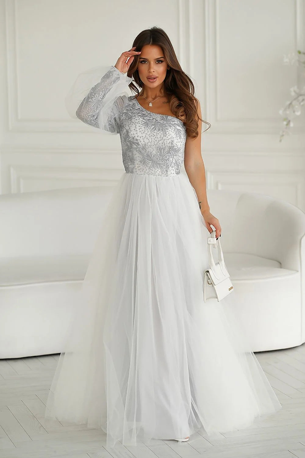 Robe de soirée élégante longue manches asymétriques dentelle tulle princesse évase argenté blanc femme