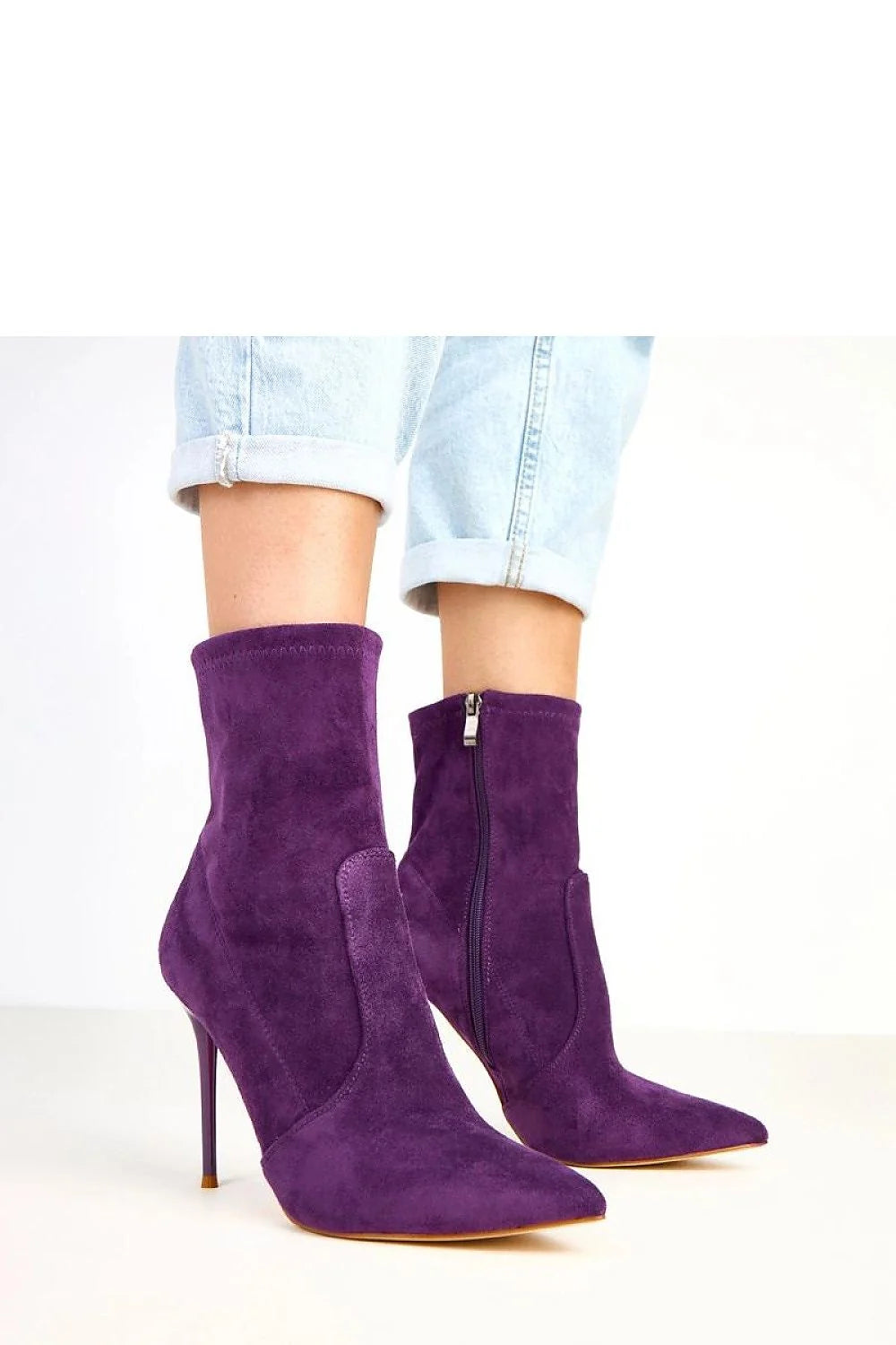 bottines suédé violet profond bout pointu talon aiguille 11cm tige 145mm fermeture éclair latérale semelle contrastante beige doublure tissu élégantes