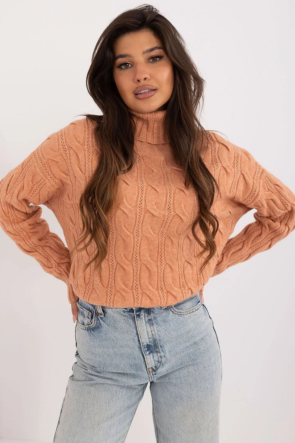 Pull col roulé maille torsadée femme couleur pêche manches longues maille douce et chaude matières mixtes acrylique polyester polyamide coupe ample épaules tombantes