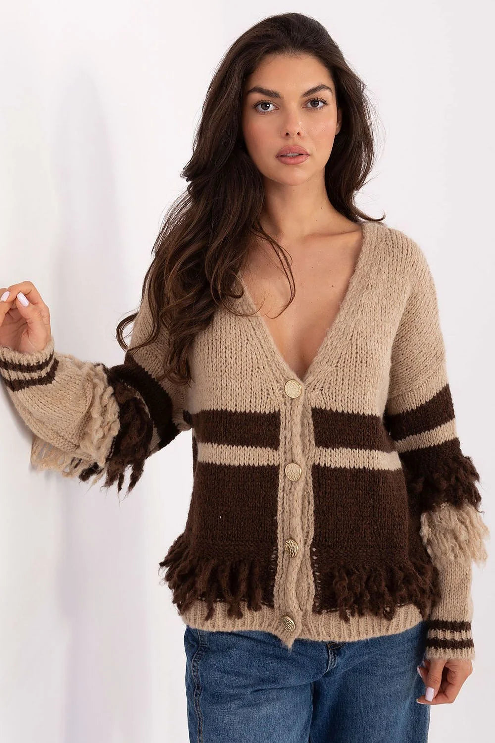 cardigan femme bicolore beige marron rayures horizontales grosse maille duveteuse oversize colV boutonnée franges manches longues boutons dorés boheme chic
