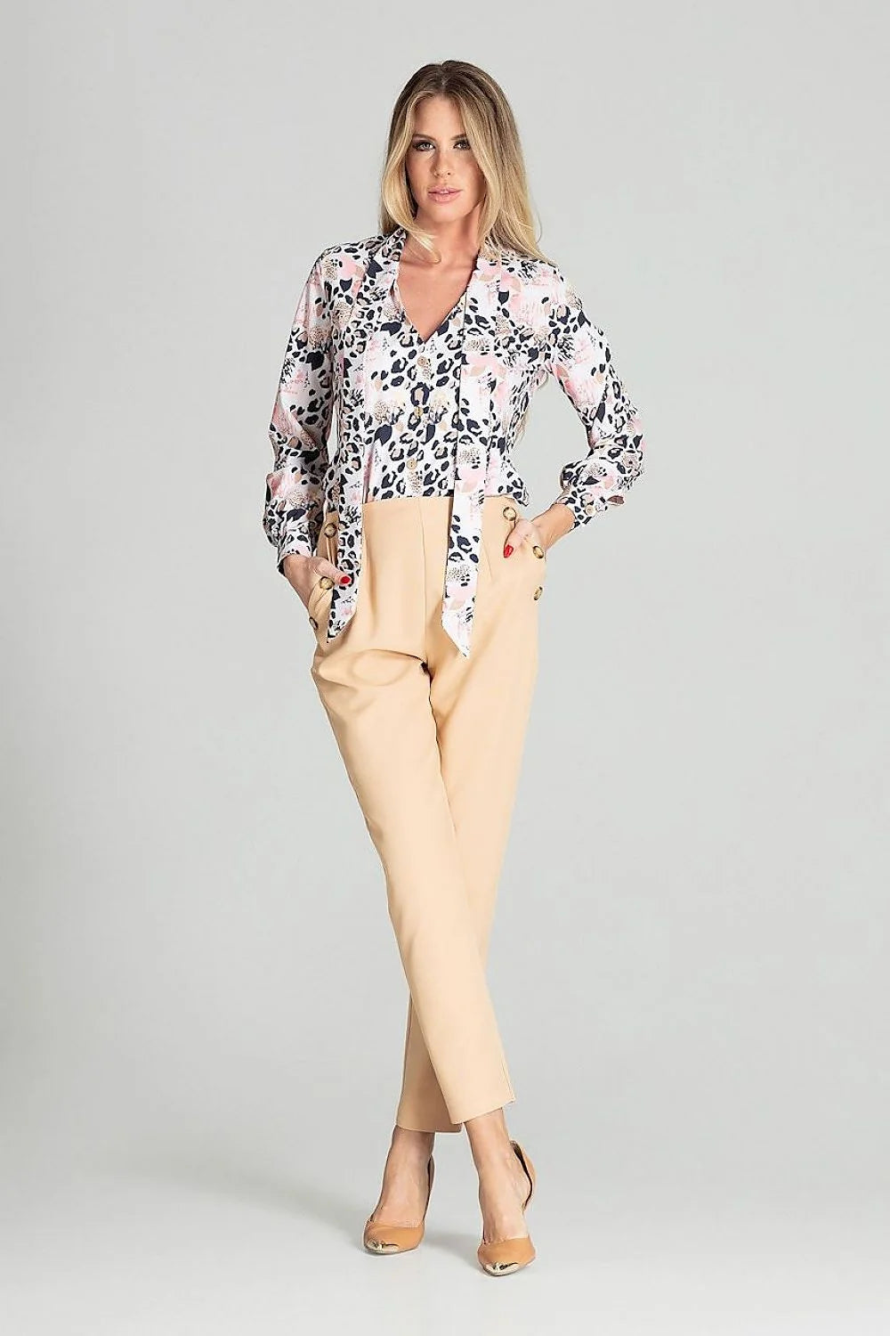 Chemise blanche polyester manches longues élégante boutons dorés style professionnel femme active garde-robe essentielle