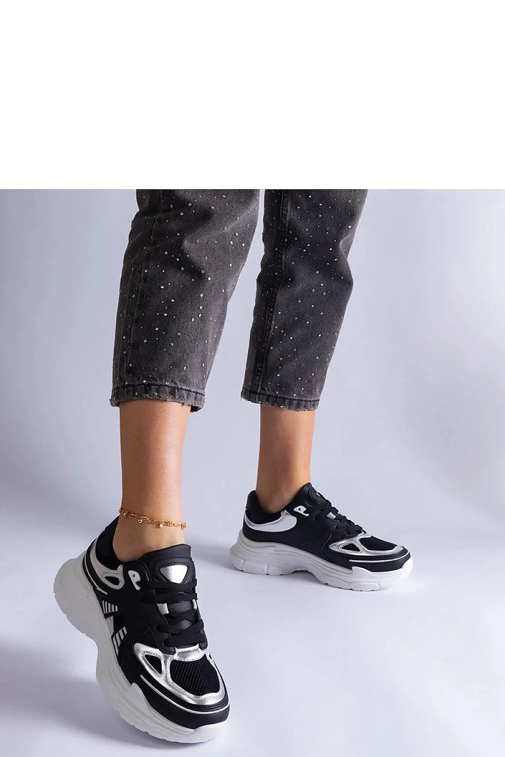 Baskets cuir synthétique modernes confortables semelle épaisse pour femmes élégantes et sportives au quotidien
