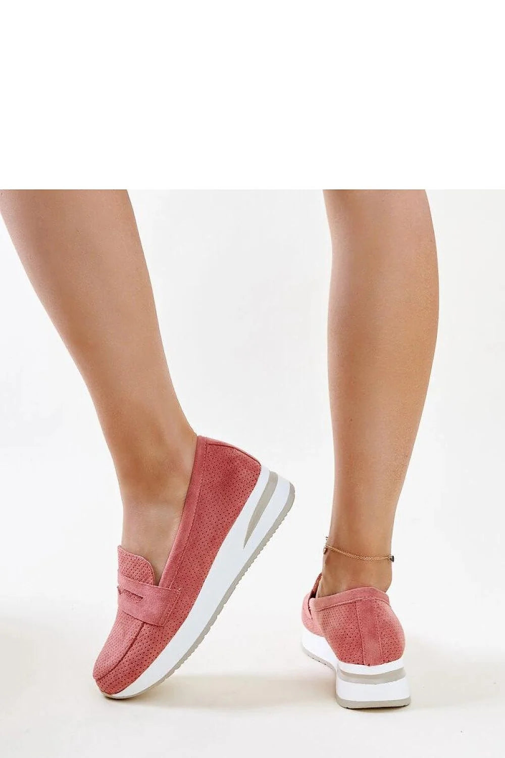 Mocassins femmes design moderne élégant suède compensée rose saumon semelle blanche perforations bout rond