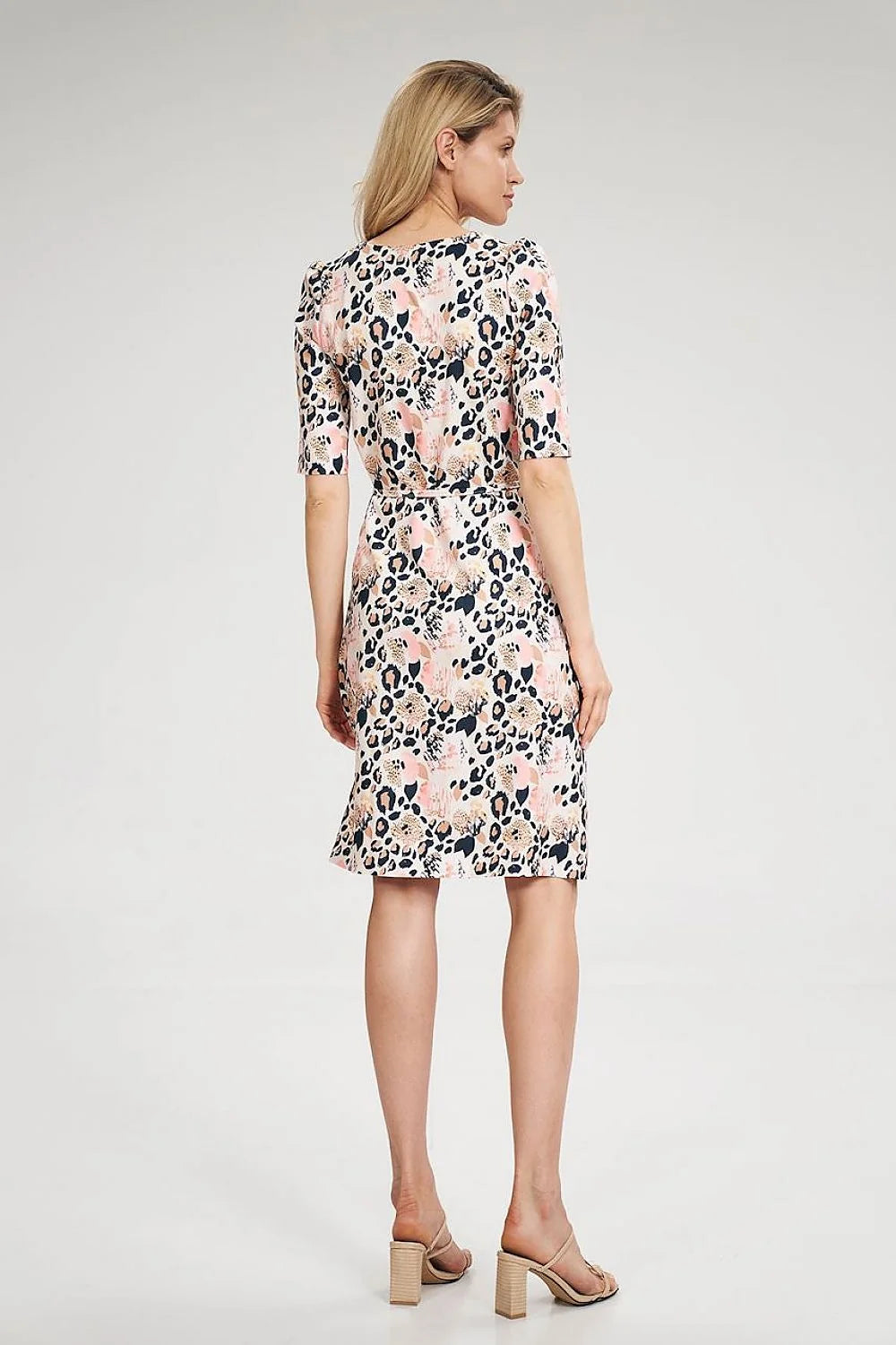 robe midi bleu doux portefeuille tissu léger lin coton coupe ajustée encolure V manches courtes volants ceinture nouée boutons décoratifs
