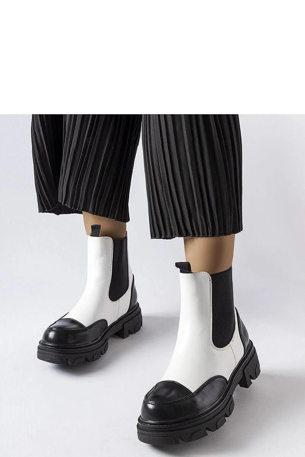 bottines chelsea femme bicolore noir blanc cuir biologique similicuir confortable plateforme semelle crantée chunky urbain audacieux élégant décontracté chic antidérapante