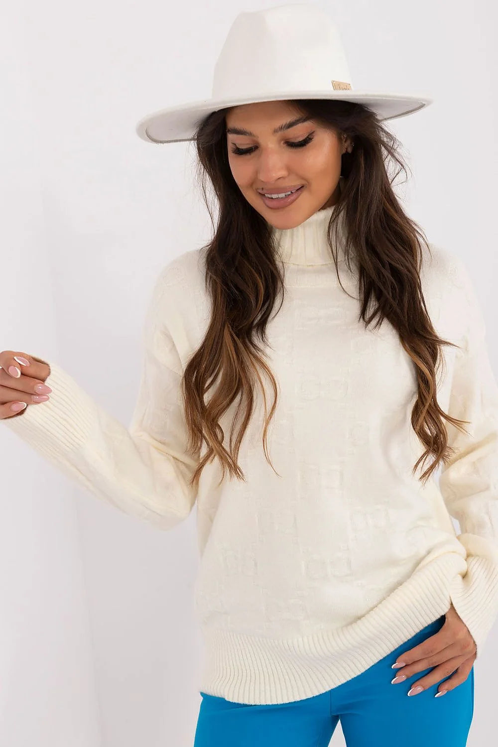 pull col roulé femme oversize écru maille douce ample hanches jacquard tonale bords côtes épais manches longues ballon