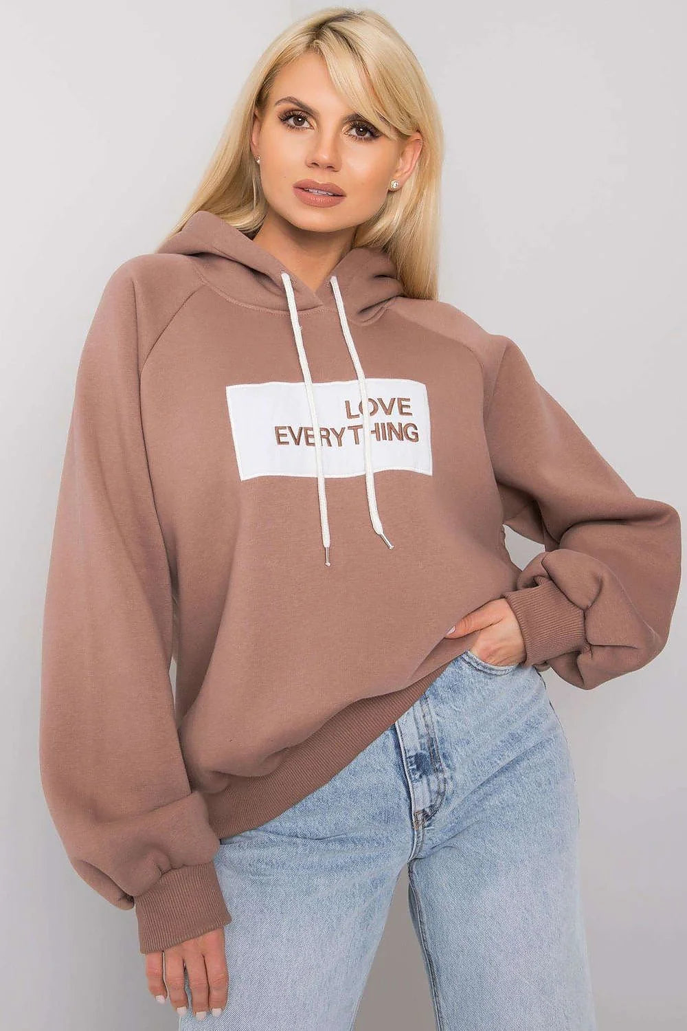 Sweatshirt à capuche pour femme design moderne décontracté marron avec inscription LOVE EVERYTHING coton polyester manches longues ample