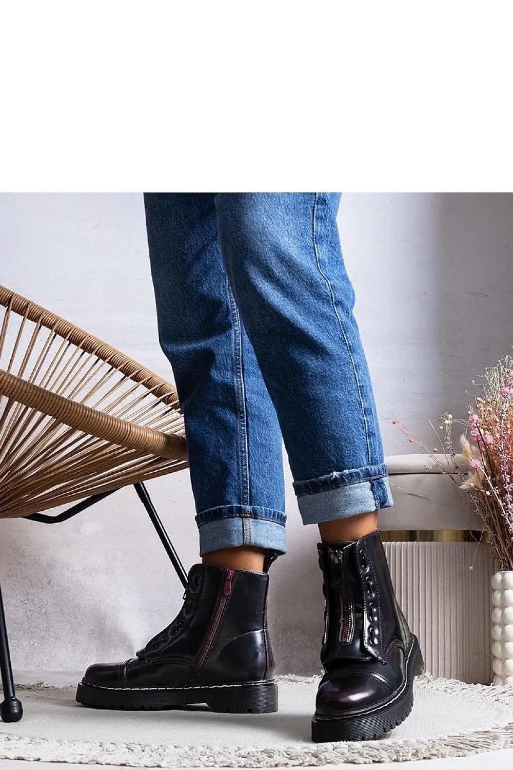 Bottines femmes style combat cuir éco-friendly coloris bordeaux fermeture double lacets éclair semelle épaisse crantée
