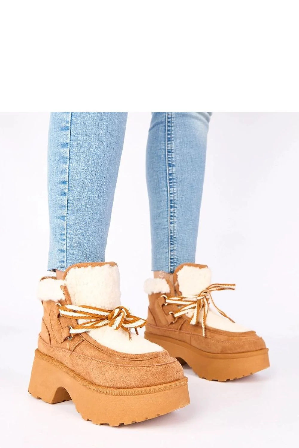 bottes neige femme suédine camel fourrure sherpa doublure plateforme crantée chunky lacées bicolores bout rond semelle compensée chaude confortable