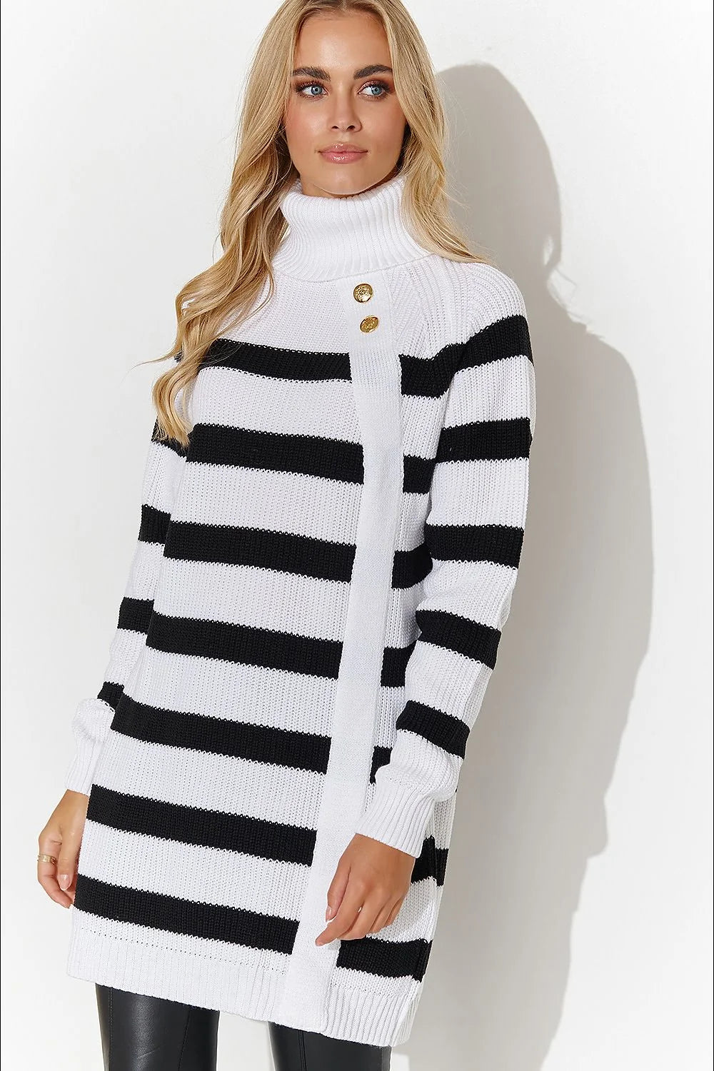 Pull-over tunique à rayures larges col roulé épais boutons dorés épaules droites manches longues finitions côtelées pour femmes mode intemporelle confort élégance