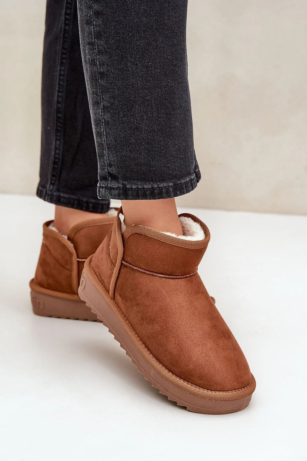 Bottines de neige pour femme en microfibre doublure fourrure blanche semelle caoutchouc épaisses style moderne bottines basses sur la cheville femmes urban outdoor
