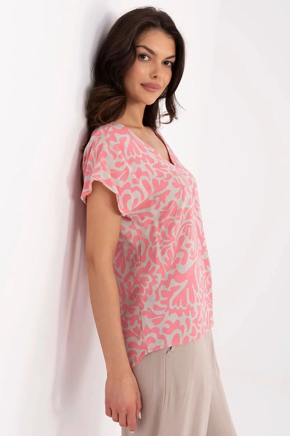 Chemisier Sublevel en viscose motif feuillu rose pâle pour femme, encolure en V, manches courtes, coupe ample, style décontracté et épuré