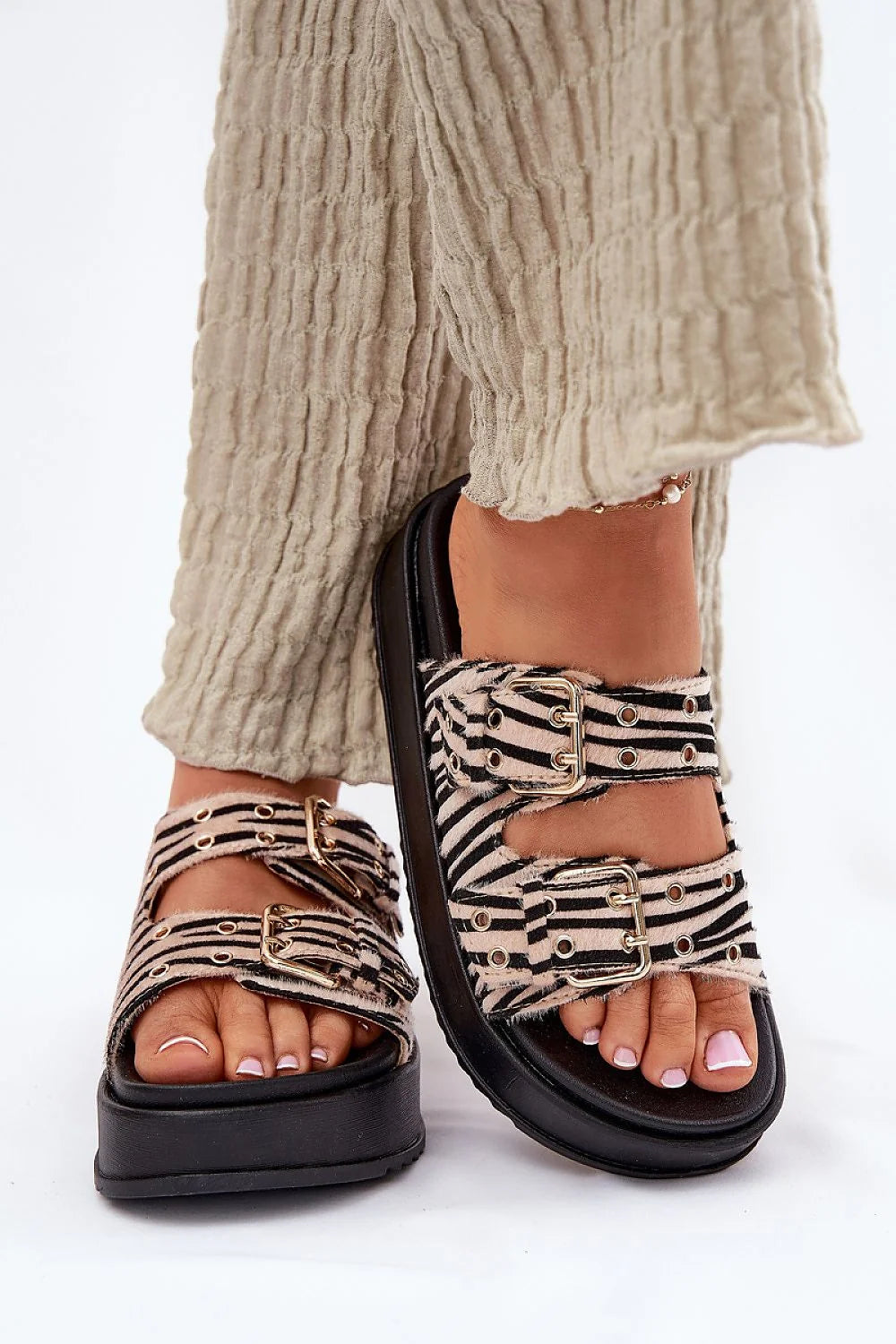 Sandales ouvertes femmes style moderne tissu rayures noires beiges semelle caoutchouc amorti confortable été 2023