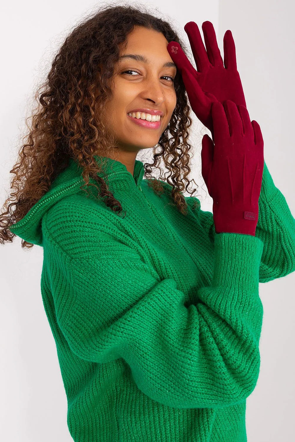 Gants élégants pour femmes en bordeaux tissu lisse isolé patchs décoratifs fleur brodée index coton élasthanne polyester
