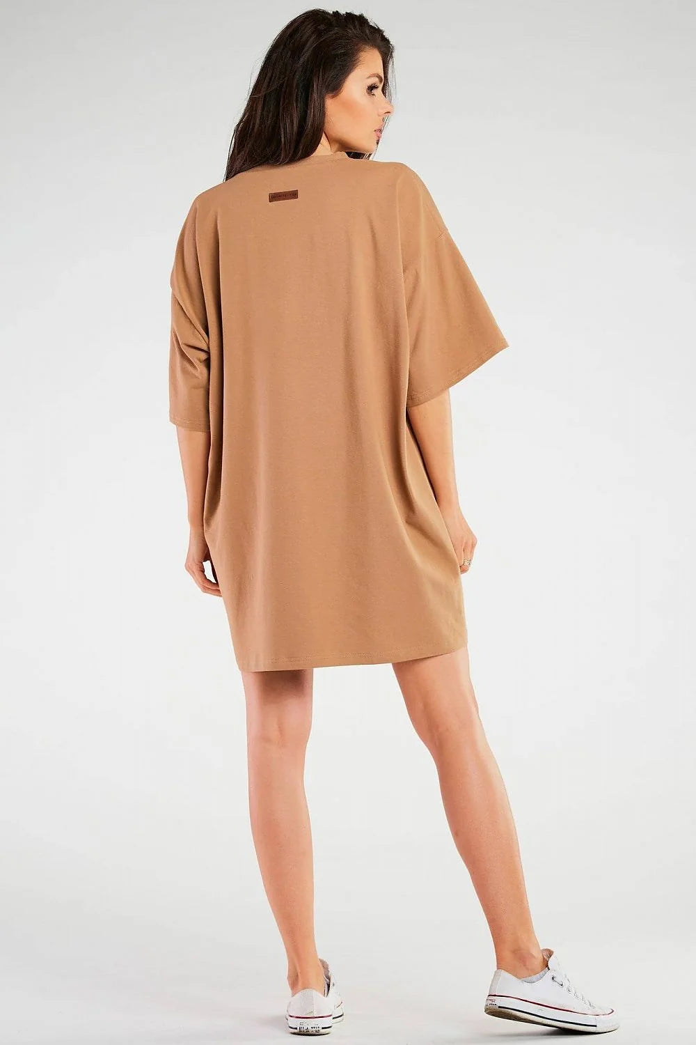 robe tunique oversize camel coupe droite ample ourlet asymetrique dos manches mi longues col rond jersey coton lycra confortable Pologne