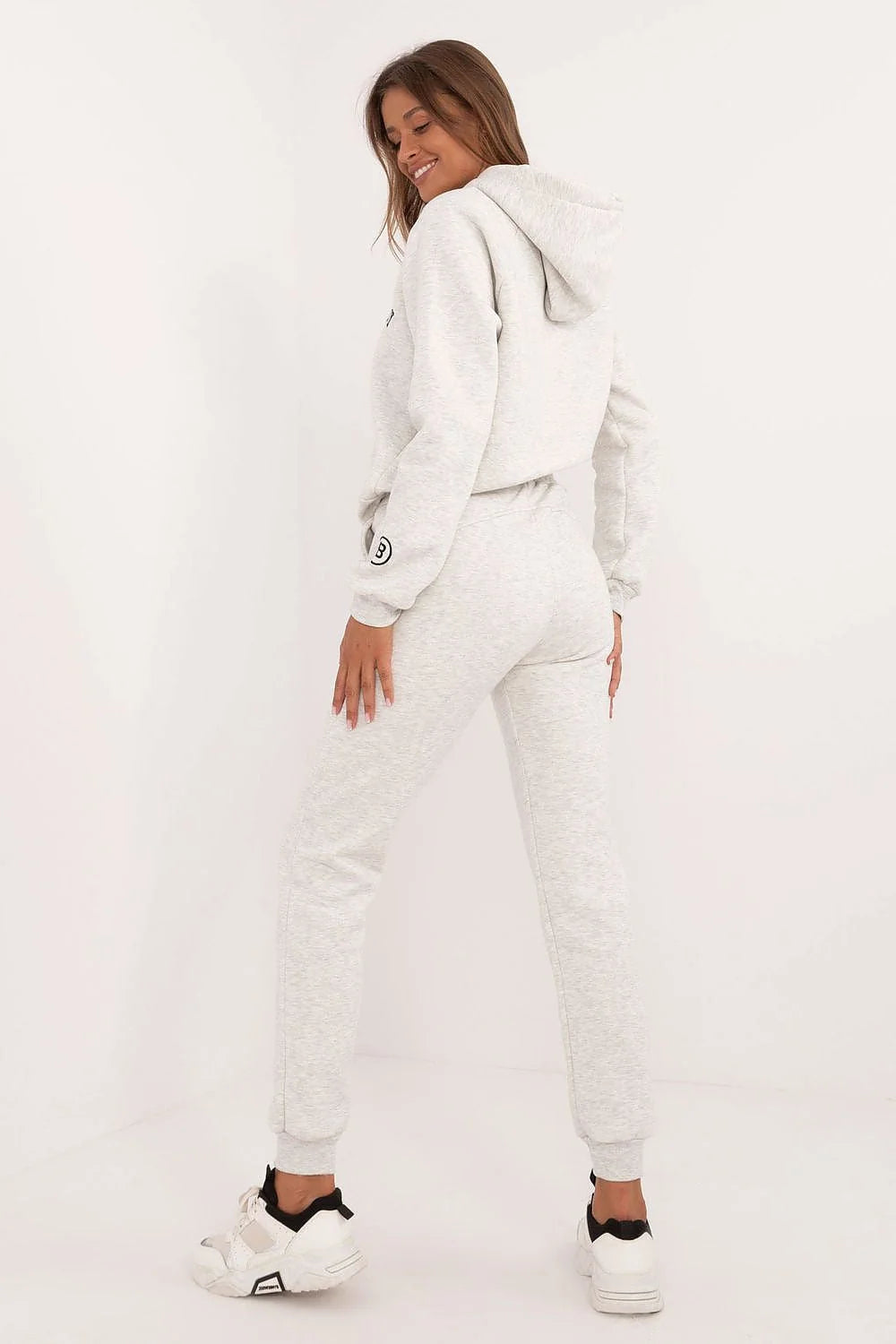 Ensemble femme sweat à capuche pantalon jogger gris chiné matelassé coton polyester confort style casual
