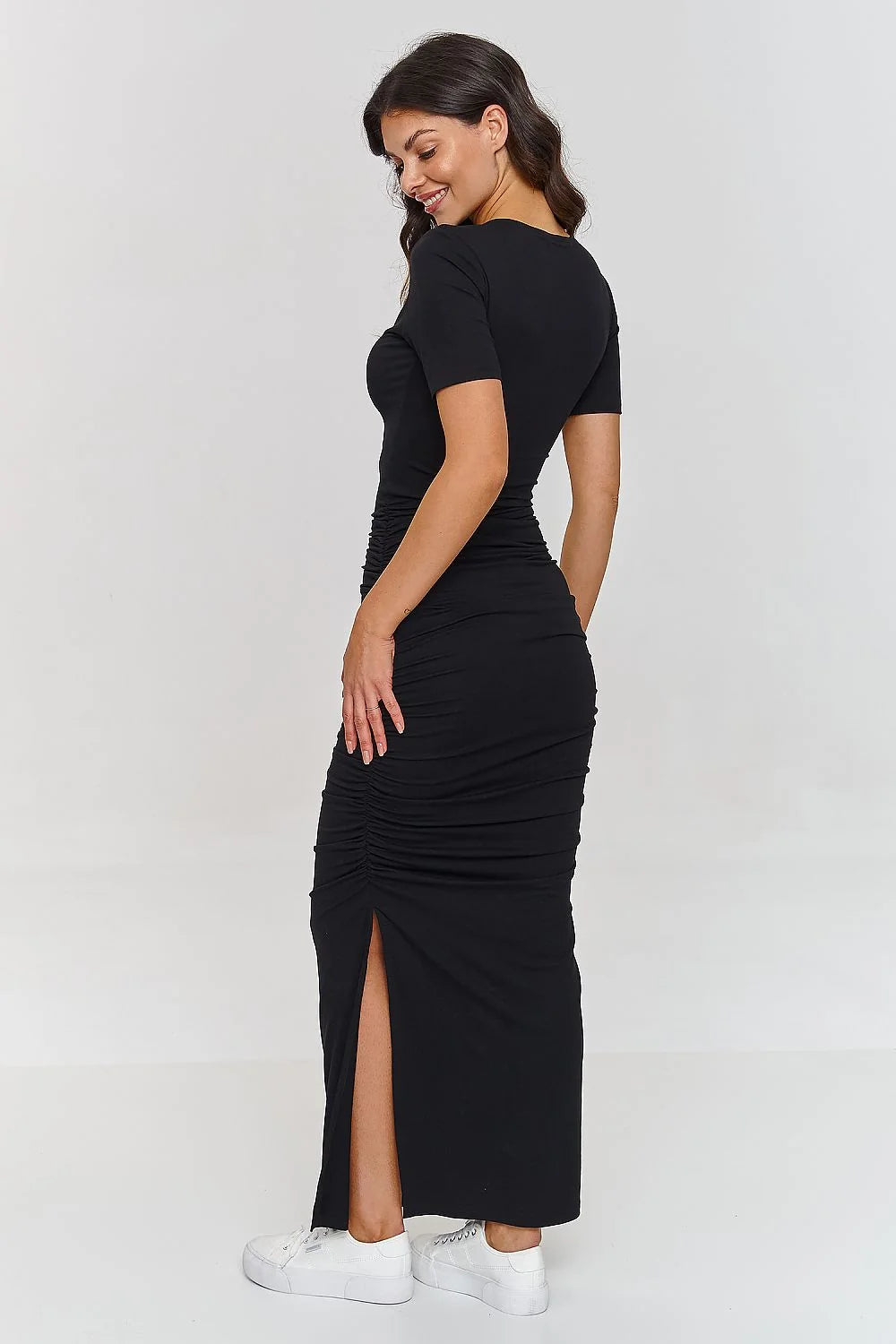 Robe de jour Makadamia longue manches courtes encolure en V fente latérale fronces à la taille couleur noire femme mode classique moderne polyvalente élégance confort