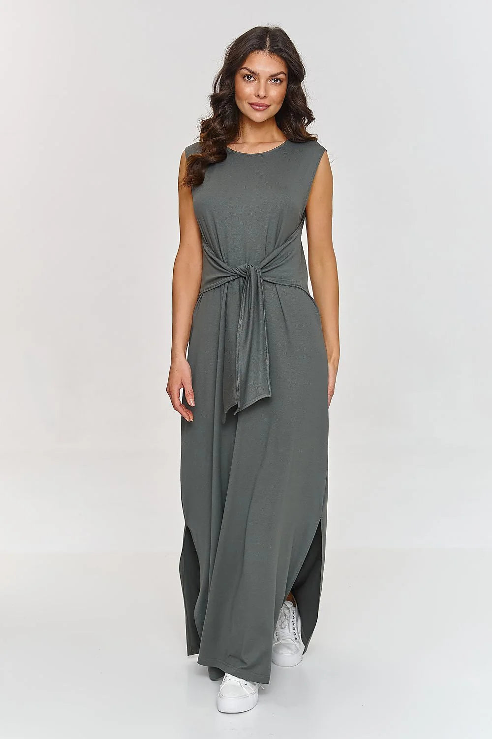 robe longue maxi sans manches jersey viscose fluide drapé gris kaki ceinture nouée encolure ronde fentes latérales taille ajustée polyvalente