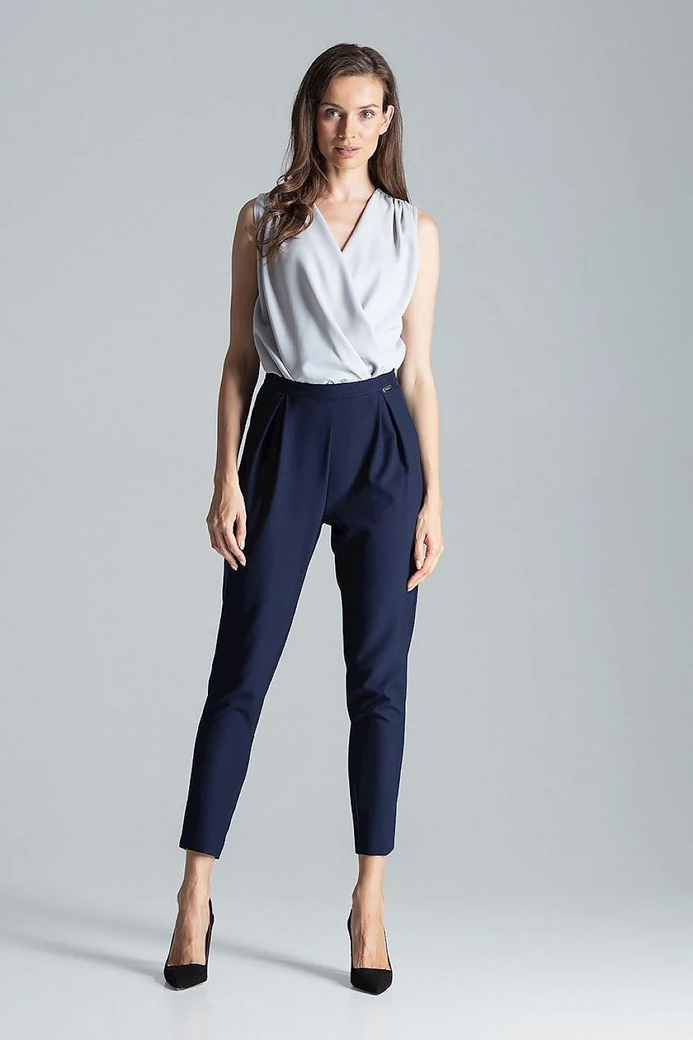 Pantalon taille haute rouge vif en coton élégant ajusté avec ceinture intégrée pour femme moderne