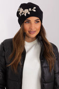 Bonnet d'hiver pour femme en tricot lisse avec broderie florale et perles dorées matière douce et confortable acrylique coton cachemire noire beige doré