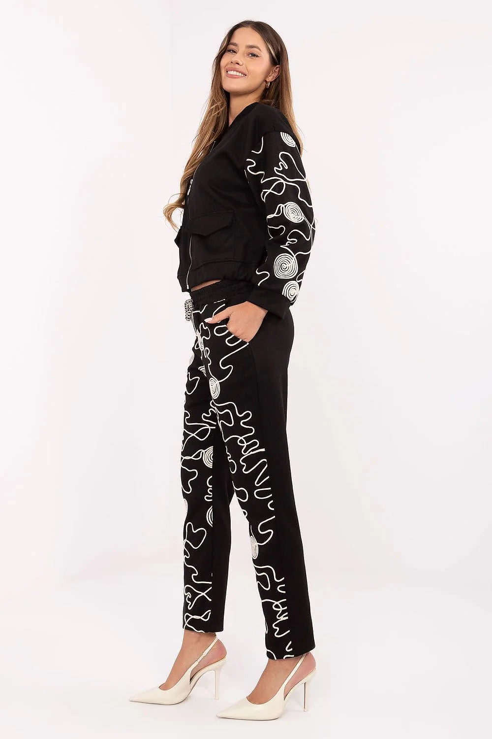 ensemble survêtement femme élégant confortable sweat capuche zippé bomber molleton noir pantalon jogger taille haute cordon broderies imprimé graphique blanc