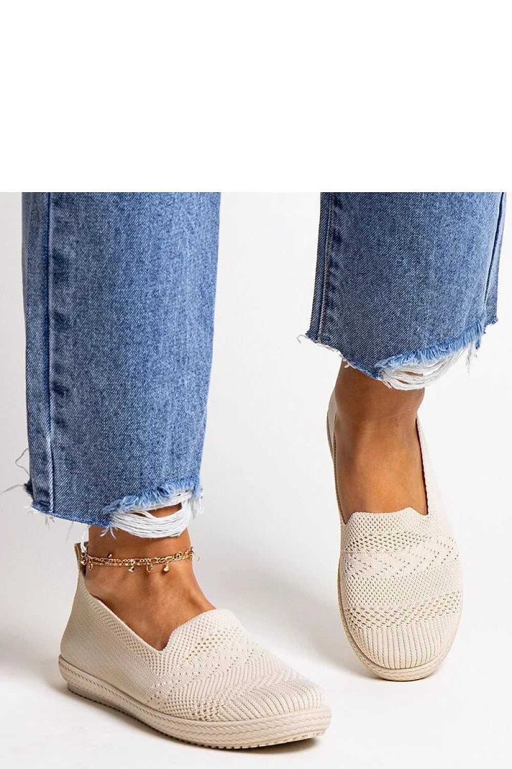 Mocassins femmes design épuré couleur beige clair tige basse semelle caoutchouc slip-on respirant confortable style décontracté